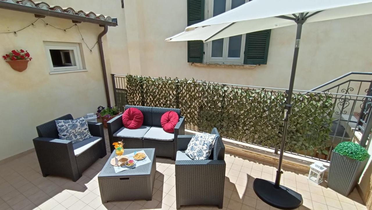 Cozy House Con Corte Privata In Centro Storico Aq LʼAquila Extérieur photo